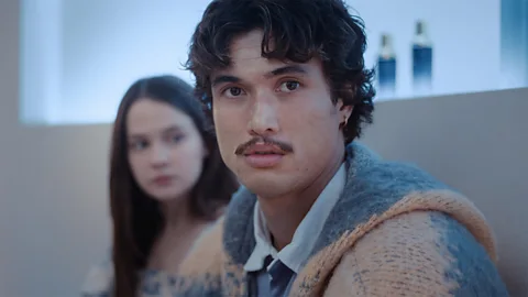 Netflix Beef features Charles Melton and Cailee Spaeny as a Gen-Z couple in conflict with their Millennial employer and his wife (Credit: Netflix)