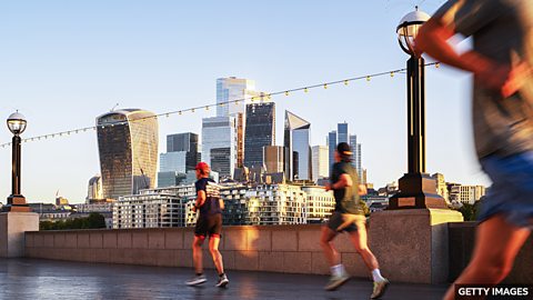 Most popular race: London marathon breaks records 最火赛事:伦敦马拉松连破纪录