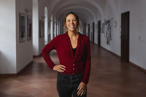Adam Mracek A portrait of neuroscientist Hanna Critchlow, standing in a corridor (Credit: Adam Mracek)