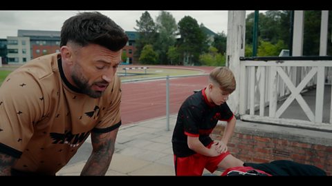 Richie tries to negatively influence Baz