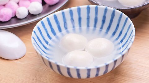 Chinese rice dumplings with sweet fillings