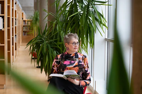 Sanna Krook Librarians help people with practical tasks such as accessing pension portals and digital health records, as well as writing CVs and job applications (Credit: Sanna Krook)