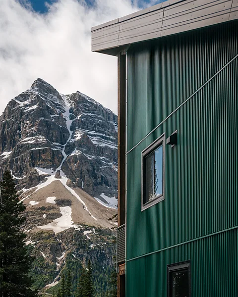 Pete Hoang The hut offers sweeping views of the tallest mountain in the Canadian Rockies (Credit: Pete Hoang)