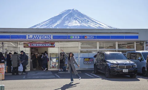 Getty Images A Lawson convenience store in Kawaguchiko became an unlikely tourist attraction due to its picture-perfect view of Mount Fuji (Credit: Getty Images)