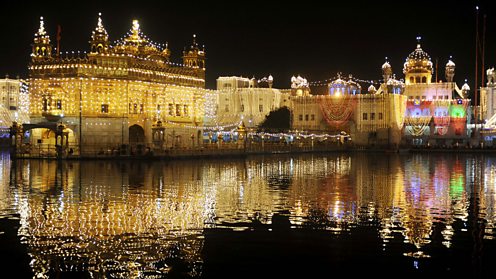 Golden Temple lit up for Bandi Chhor Divas