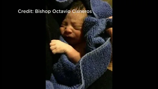 NYでキリスト生誕の場面に生まれたばかりの赤ちゃん……母親判明 - BBC