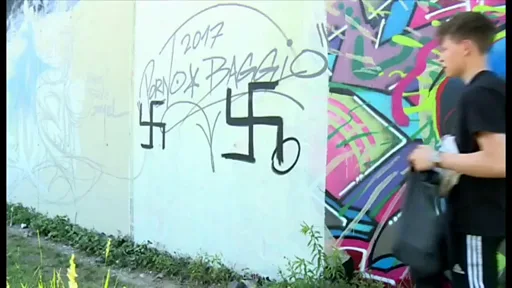 ベルリンの学生たち、画才でネオナチに対抗 - BBCニュース