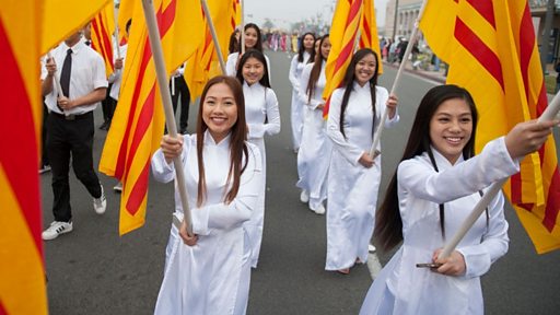 Nếu bạn lo lắng về sự xuất hiện của biểu tượng VNCH trong chính quyền Việt Nam, hãy xem hình ảnh trên BBC News và tìm hiểu thêm về quyết tâm của chính phủ hiện nay để giữ vững lá cờ Việt Nam. Bức ảnh sẽ cho bạn thấy rõ ràng sự thay đổi và phát triển của đất nước trong suốt quá trình lịch sử.