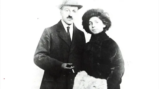 Kotiba ish joyida sikiladi (porno onlayn) Katta oq eshaklar - koplab porno videolar