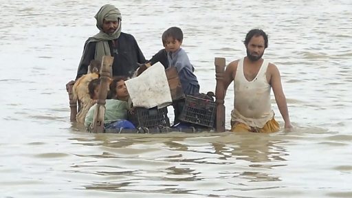 パキスタンで続く洪水 水が引かず路頭に迷う人々 cニュース