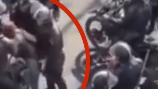 反政府デモ続くイラン、警官が女性抗議者に性的嫌がらせか 動画浮上し市民が激怒 - BBCニュース