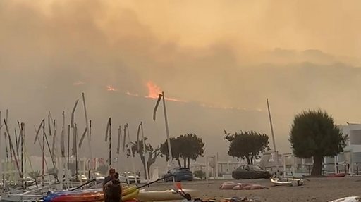 Πυρκαγιές στη Ρόδο: Χιλιάδες αναγκάστηκαν να εγκαταλείψουν τις πυρκαγιές «Ταινία καταστροφής»