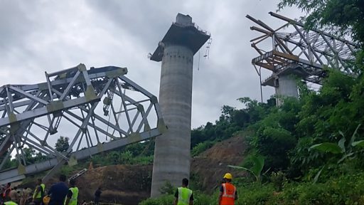 Colapso de un puente en India: al menos 26 muertos en una obra