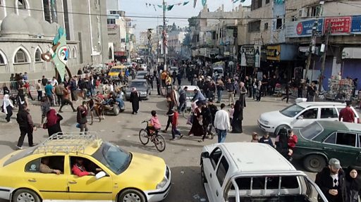 مشاهد جوية ترصد حركة المواطنين جنوب غزة خلال ثاني أيام الهدنة - BBC News  عربي