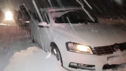 El caos de nieve en Suecia deja 1.000 vehículos varados en la carretera principal E22