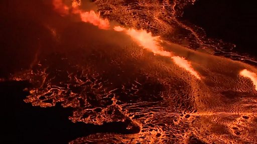Una violenta eruzione vulcanica in Islanda porta allo stato di emergenza