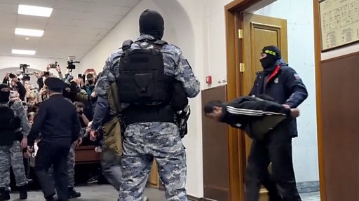 Attacco Mosca: il tribunale russo accusa quattro uomini di aver commesso atti terroristici