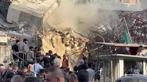 Media ufficiali: un attacco aereo israeliano distrugge il consolato iraniano in Siria