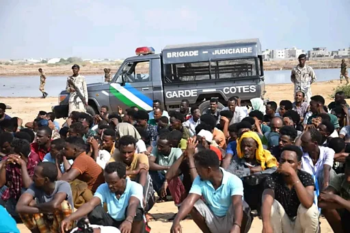 Dhegeyso: Jabuuti oo billowday tarxiilka ajaanibta sharci-darrada ku jooga  - BBC News Somali