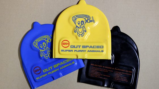 Super Furry Animals – Out Spaced アナログ LTgwMjMuanBlZw.jpeg