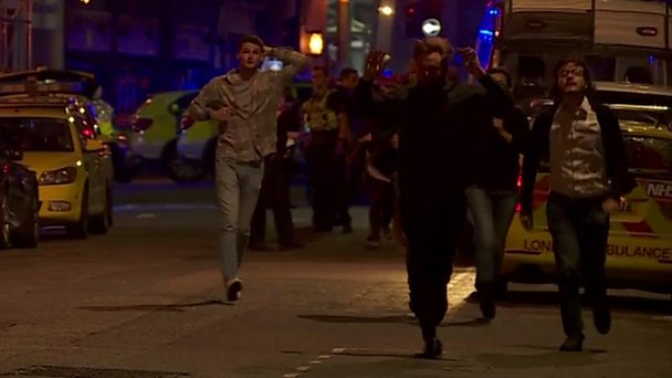 لحظة هروب العشرات أثناء هجوم لندن بريدج