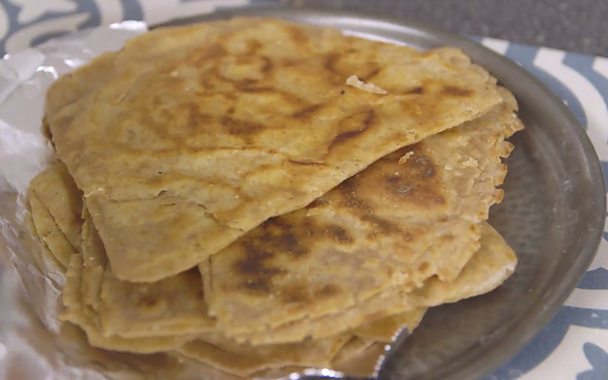 Saffron chicken korma with Indian flatbreads recipe - BBC Food