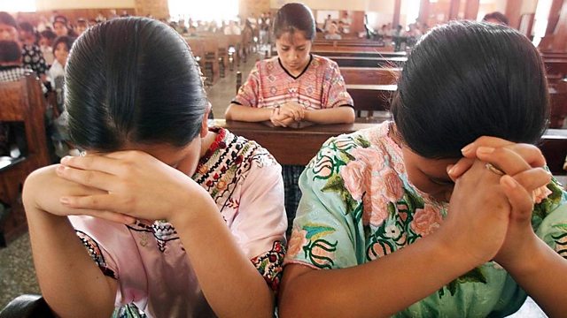 filipino family praying