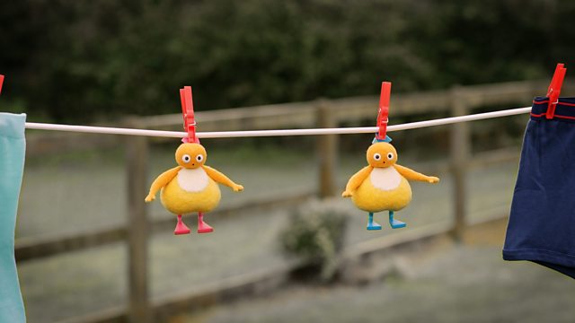 Twirlywoos Flying Chickedy Toy 