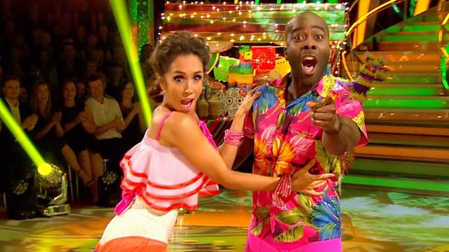 Melvin Odoom and Janette Manrara Cha Cha to Loco In Acapulco