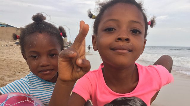 Mario, Tyra and Liza: Tyra Builds Sandcastles at the Beach