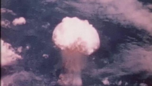 Vídeo da explosão da bomba em Nagasaki