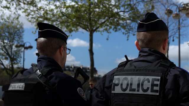 BBC News - Prisoner Manhunt Under Way In France