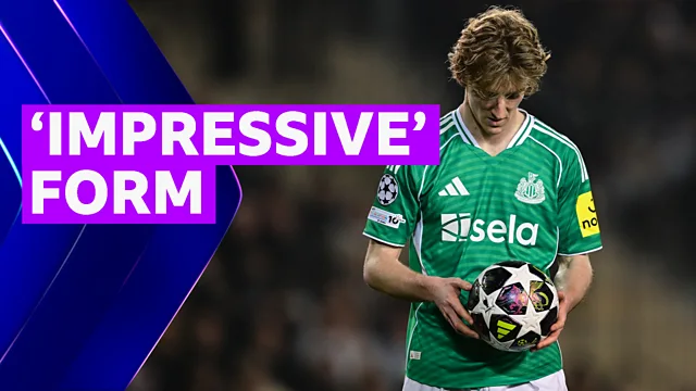 Anthony Gordon ăn mừng