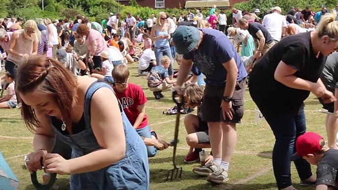 Dozens take part in Nantwich worm charming championships - BBC News