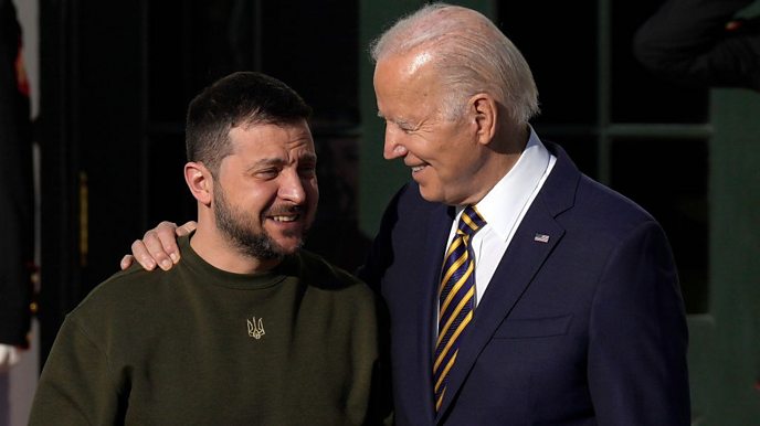 Zelensky greeted by Biden at the White House - BBC News