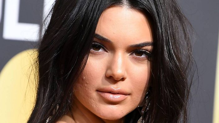 Kendall Jenner owning her acne at the Golden Globes