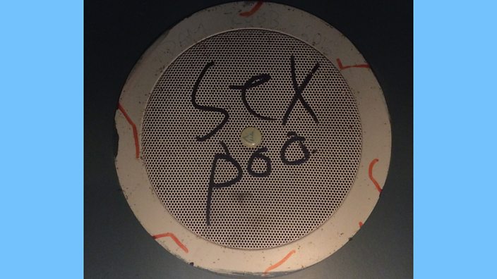 Bathroom Graffiti Porn - Toilet graffiti: Turns out, men and women do it differently - BBC Three