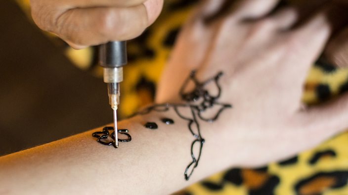 Making Temporary Henna Tattoo Stock Photo  Download Image Now  Africa  Applying Art  iStock