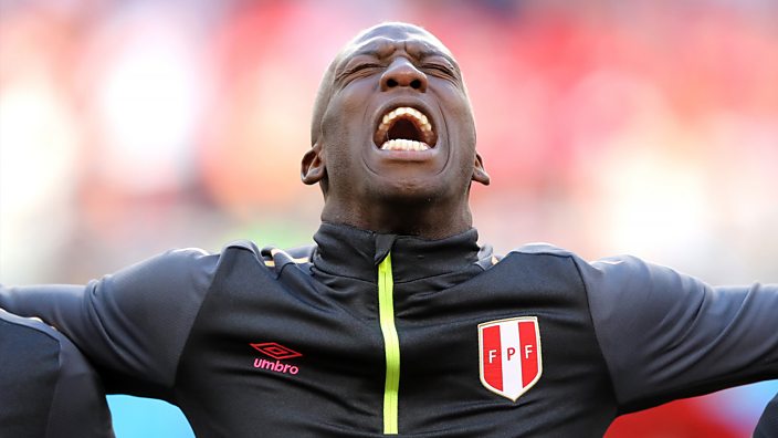 Luis Advincula sings the Peru national anthem