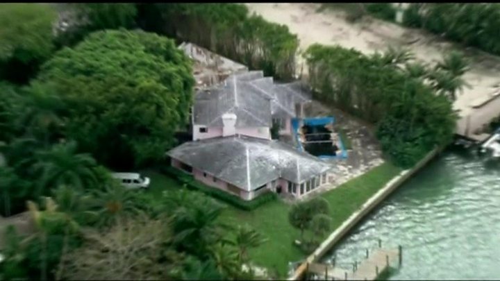 Drug lord Pablo Escobar's Florida mansion razed - BBC News