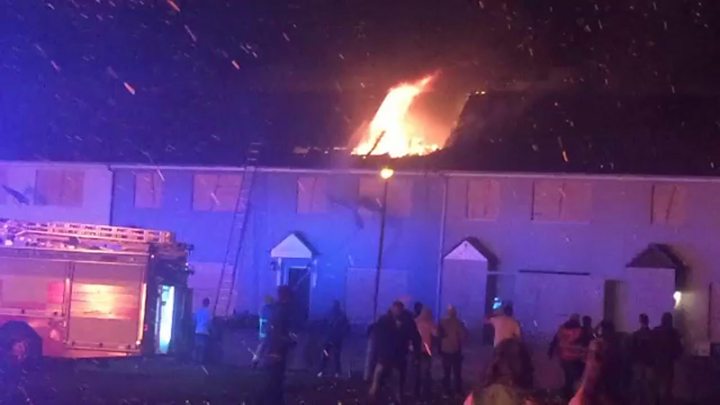 Shankill bonfire: Belfast terraced houses destroyed by blaze - BBC News