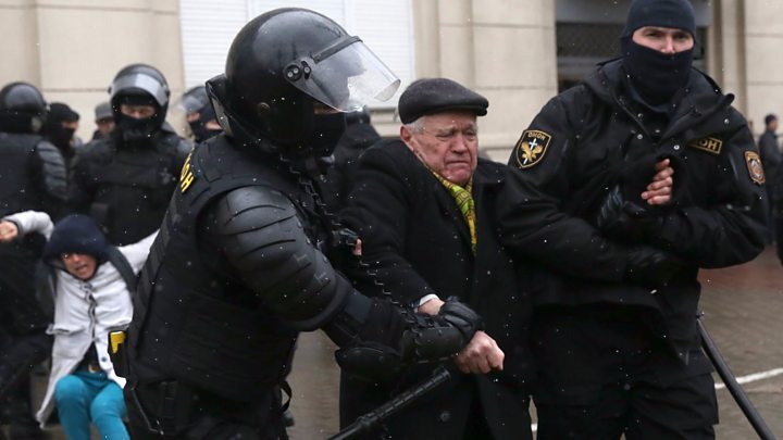 Belarus Protests Hundreds Arrested After Defying Ban Bbc News