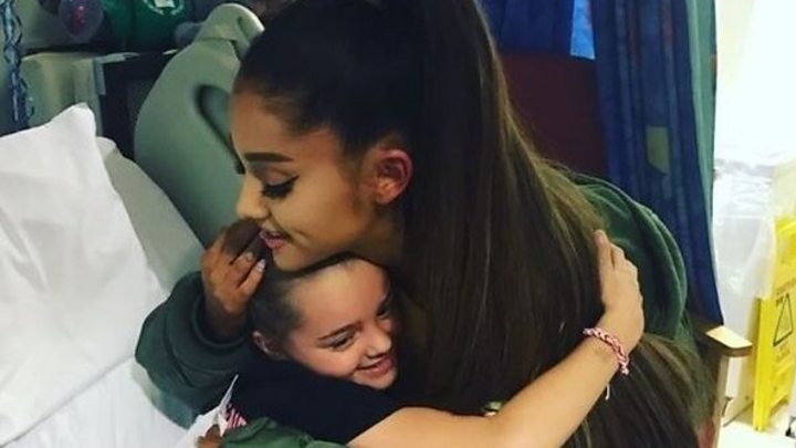 Manchester attack: Ariana Grande visits injured fans - BBC News