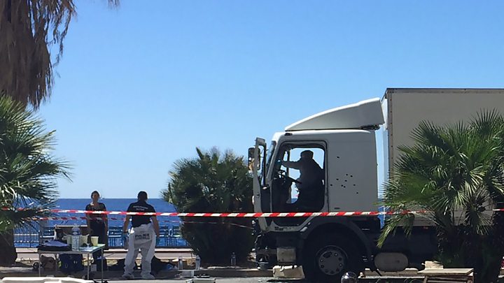 Spanish police stop second attack after 13 killed in Barcelona 19 p05cng0j