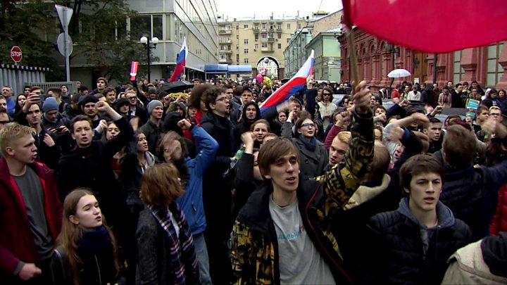 Protests For Navalny Across Russia On Putin Birthday Bbc News