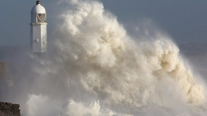 Thousands without power after Ophelia 172