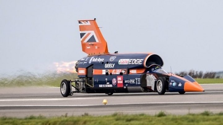 Bloodhound supersonic car carries out first public runs - BBC News