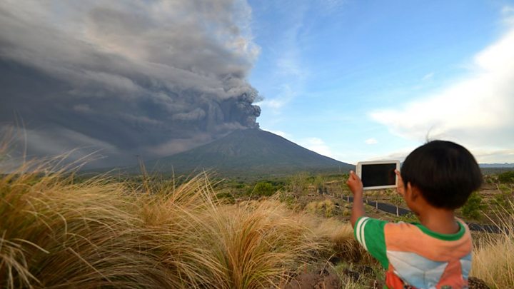 Bali volcano: Warning over dangerous mud flows