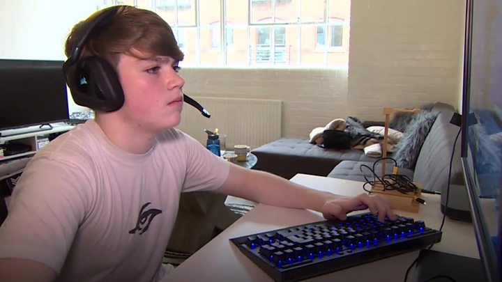 fortnite 13 year old is game s youngest professional player - fortnite is banned for little kids