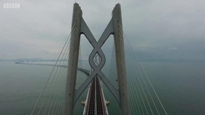 Jembatan terpanjang di dunia dibuka di Cina tapi apa 